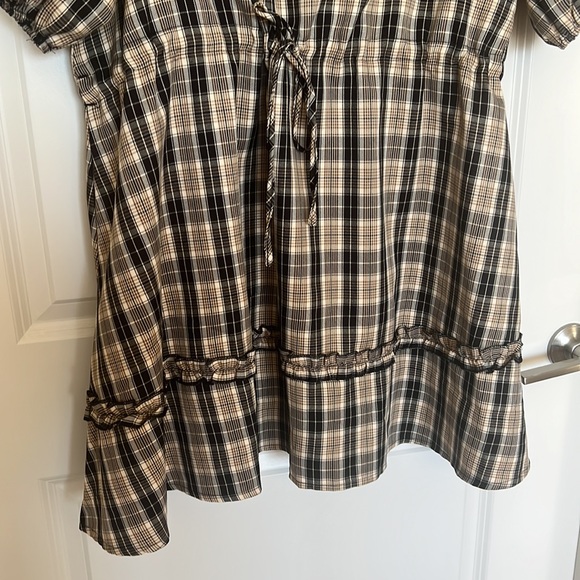 Beautiful Plaid / Check Print Balloon Sleeve Smocked Tie Front Boohoo Dress - Picture 6 of 8